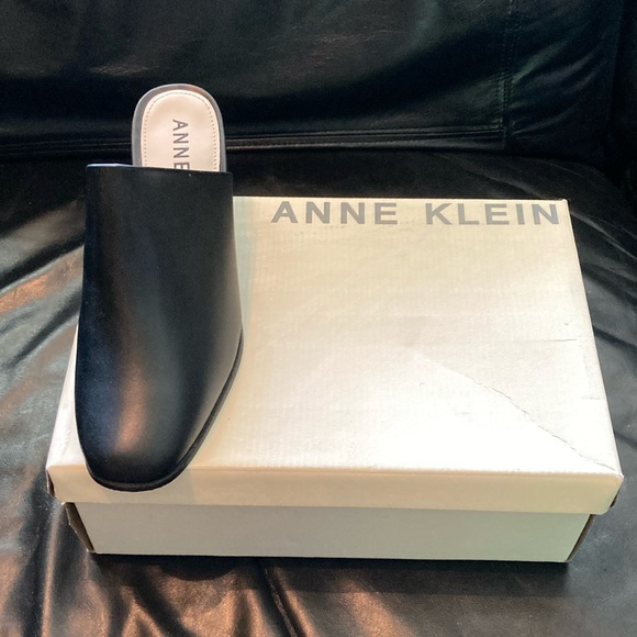 Anne Klein Black Mules Classic Design - Picture 1 of 2
